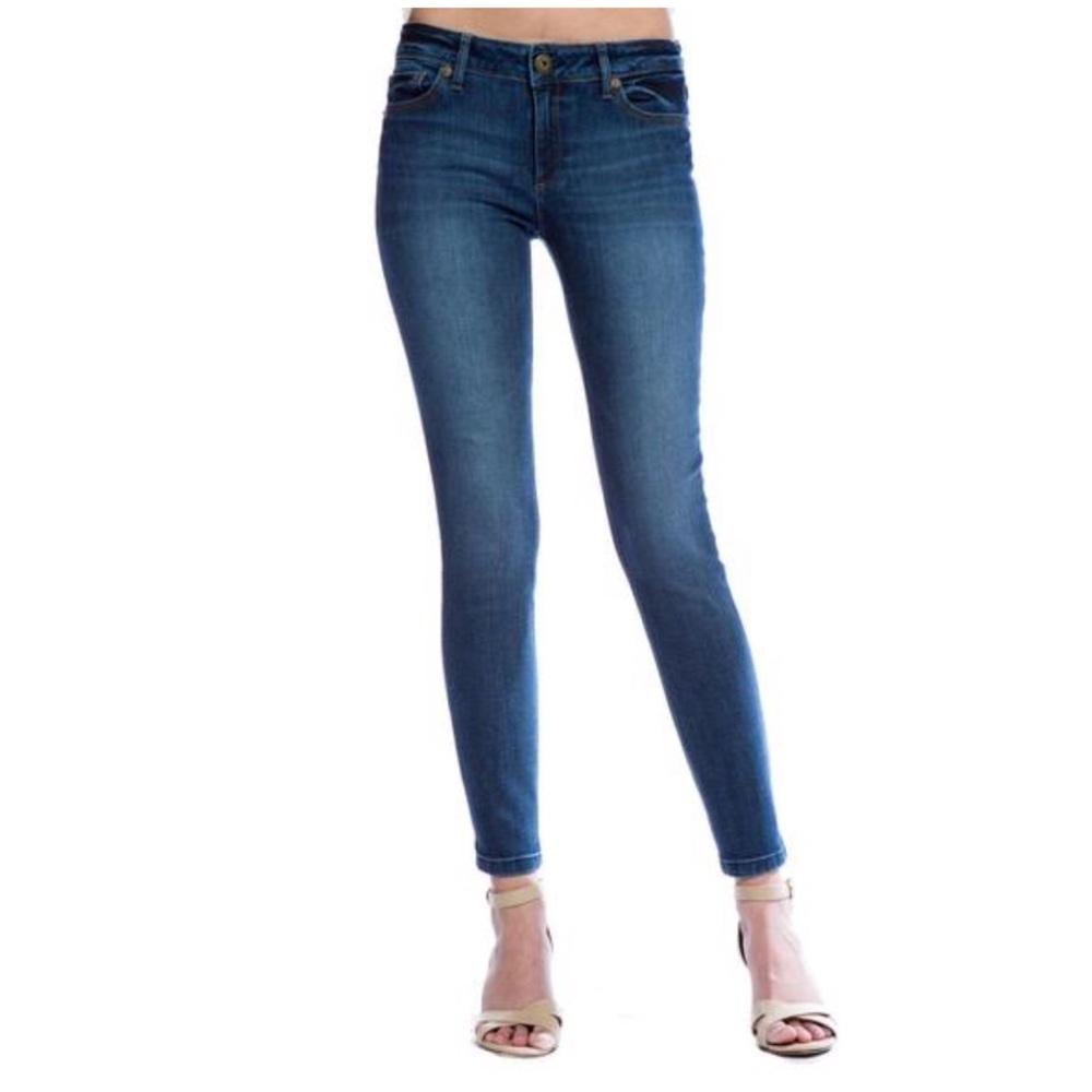 ⭕️Sold⭕️DL1969 Angel Mid-Rise Skinny Jeans Size 26